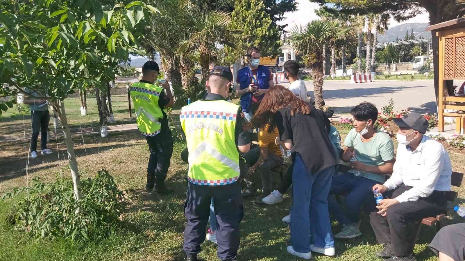 İzmir’de jandarmadan göçmen kaçakçılığı operasyonu: 19 olayda 343 göçmen yakalandı