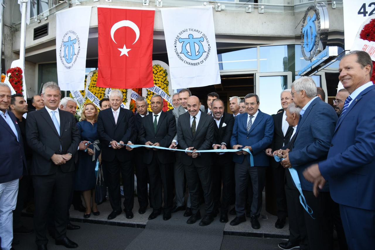 İMEAK DTO İzmir Şubesi’nin yeni hizmet binası törenle açıldı