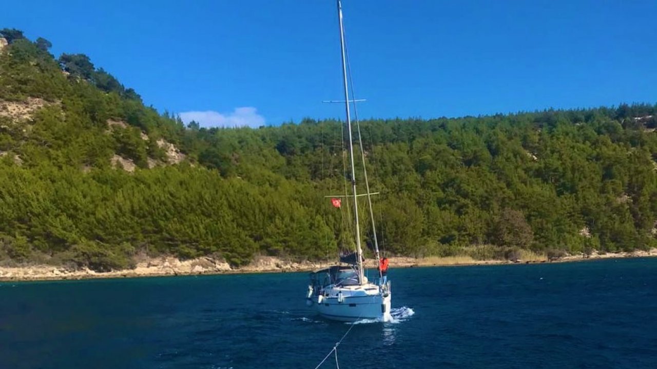 Çanakkale Boğazı’nda makine arızası yapan yat kurtarıldı