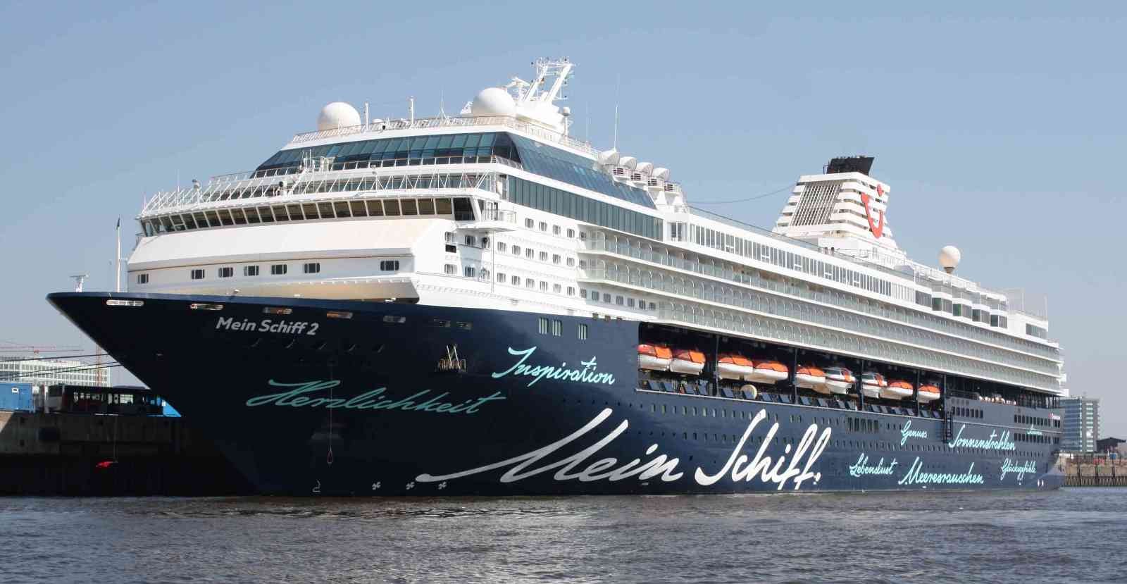 Dev yolcu gemisi Mein Schiff Herz Marmaris’e demir attı