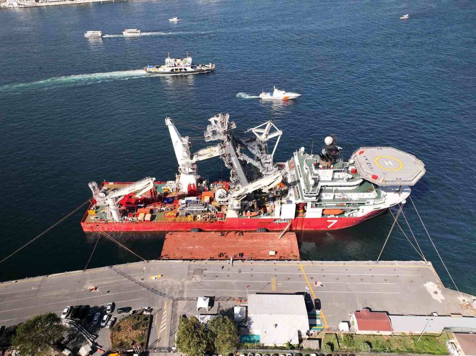 Seven Arctic isimli gemi İstanbul Saraybunu'nda havadan görüntülendi