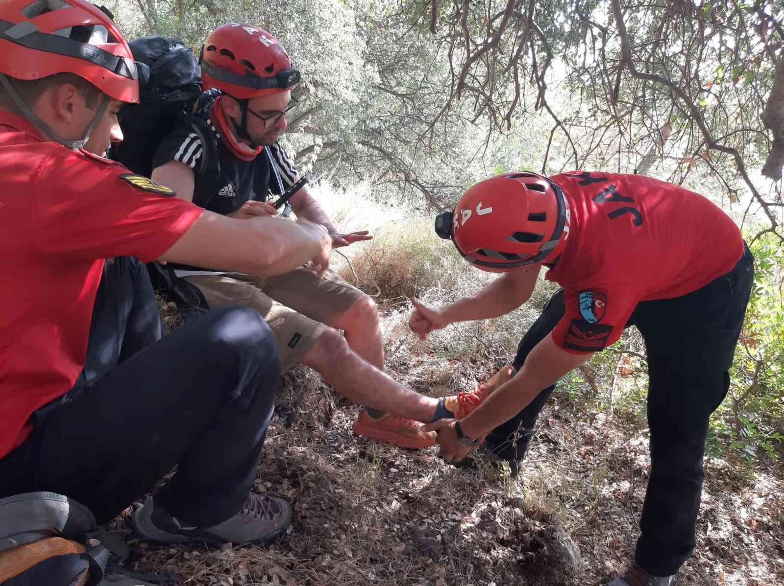 Ölüdeniz’de mahsur kalan turist kurtarıldı