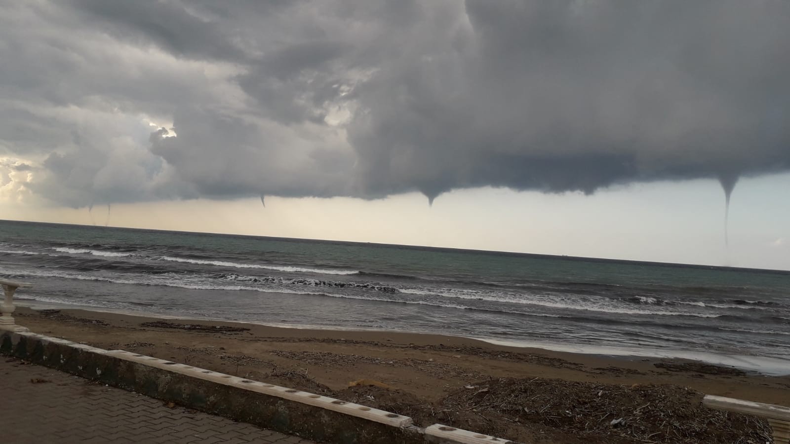 Karadeniz’de hortum paniği:2 yerde birden