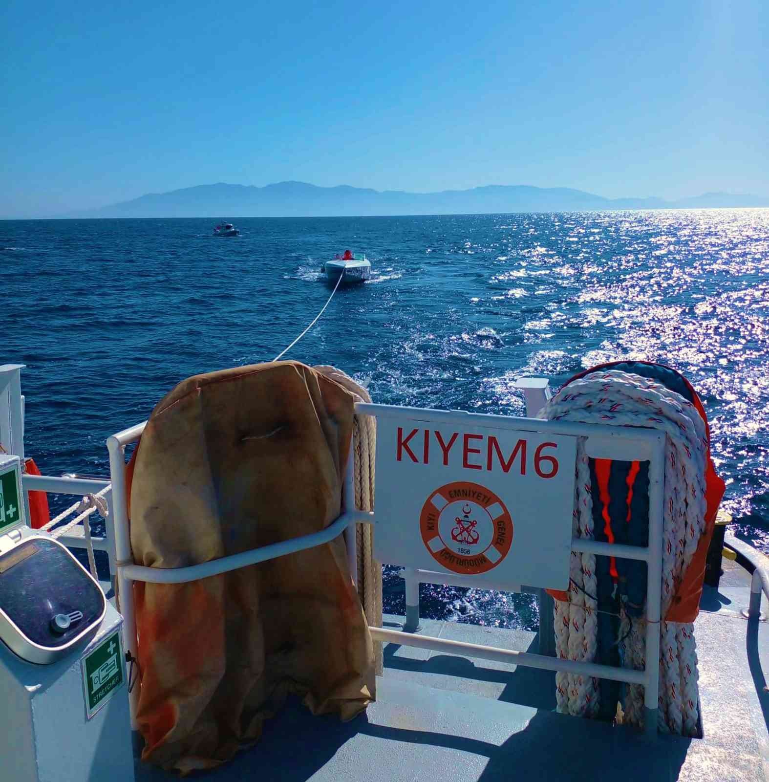 Bodrum açıklarında sürüklenen tekneyi KEGM ekipleri kurtardı