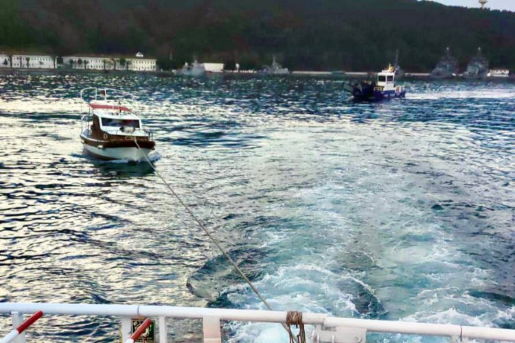 Arızalanan tekne Rumeli Feneri'ne yanaştırıldı