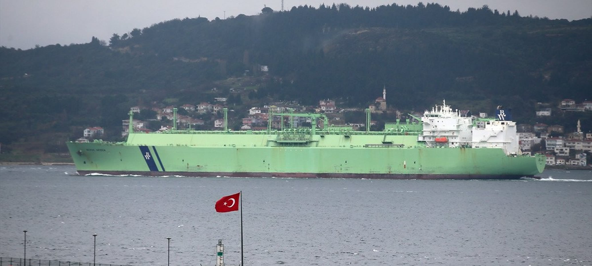 Berge Arzew doğal gaz (LNG) gemisinden nakil işlemi başladı