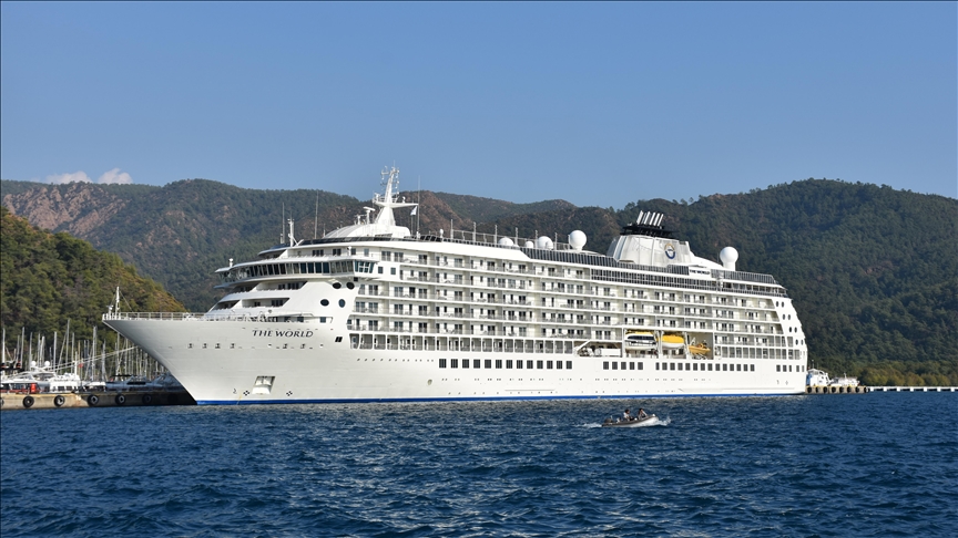 "The World", 182 yolcusuyla Marmaris'e geldi