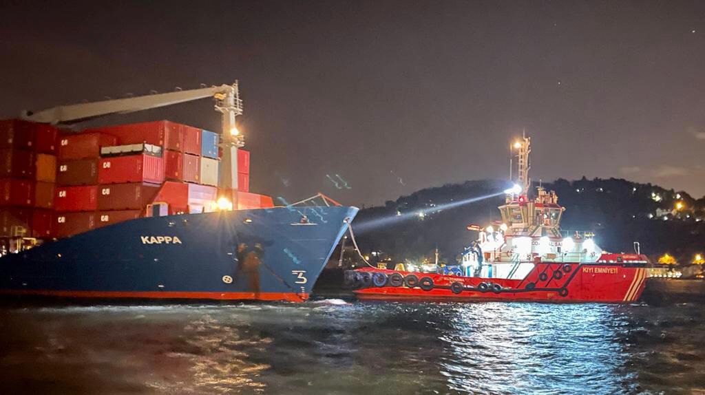 KAPPA isimli  gemi çekildi, İstanbul Boğazı gemi trafiğine açıldı