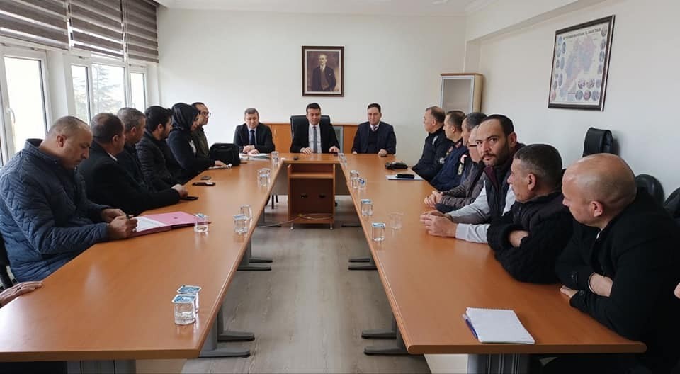 Eber Gölü’nde yangınların nasıl önleneceği muhtarlara anlatıldı