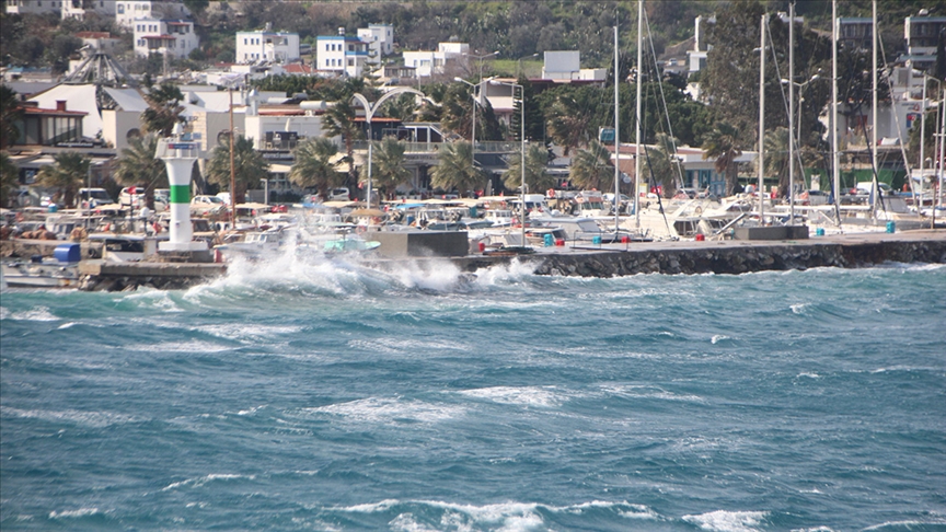 Bodrum-Datça feribot seferleri hava muhalefeti nedeniyle iptal edildi