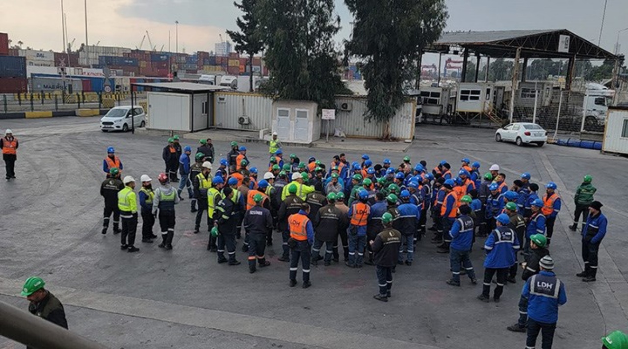 Mersin Limanı’nda işçiler iş bıraktı