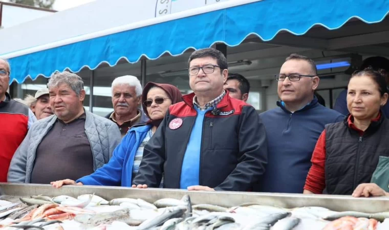 Bodrum'da mezatla satılan balıklardan elde edilen gelir depremzedelere bağışlandı