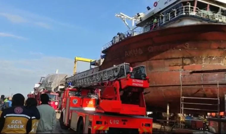 Altınova'da tersanede bulunan gemide yangın çıktı