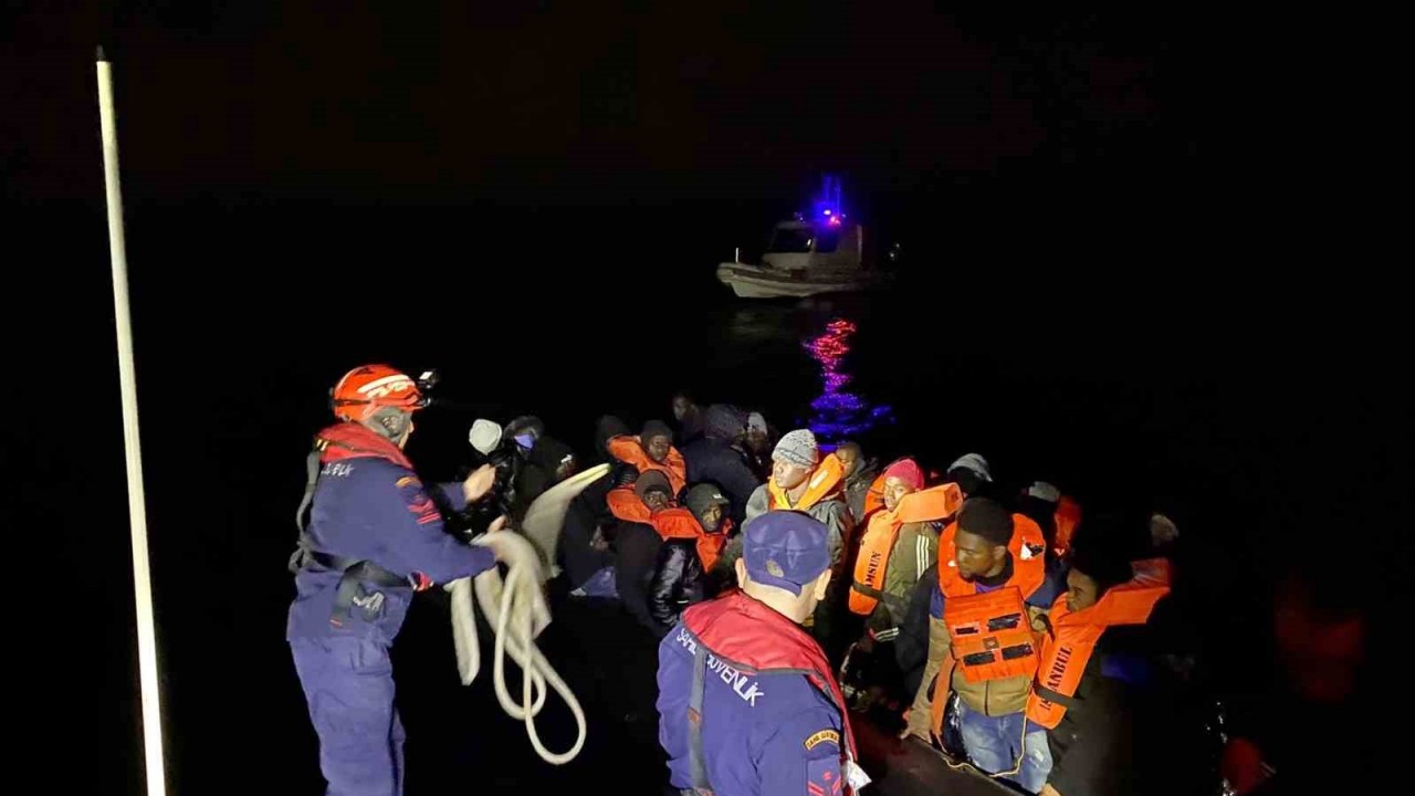 Ege Denizi’nde 90 göçmen yakalandı, 20 göçmen kurtarıldı