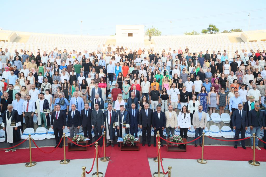 DEÜ Denizcilik Fakültesinde Mezuniyet Coşkusu