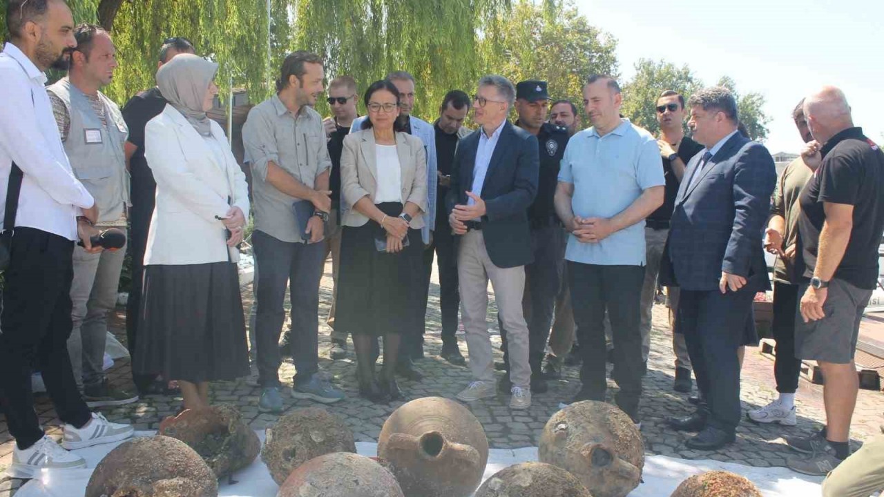 Deniz polisi Yalova açıklarında batık gemi buldu