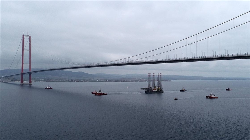 Çanakkale Boğazı gemi trafiği, geçici olarak çift yönlü askıya alındı