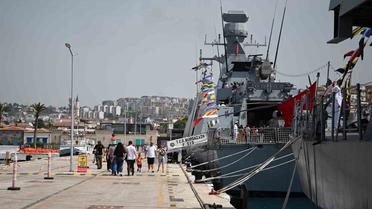 Türk donanmasının gururu olan savaş gemileri ziyarete açıldı