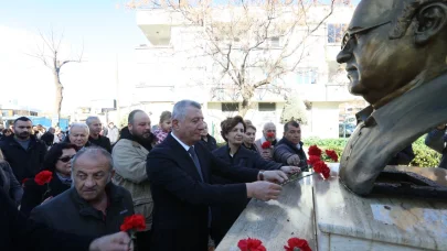 İzmir Güzelbahçe'de Uğur Mumcu büstü ve ismiyle yaşatılıyor